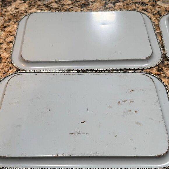 Vintage Mid-Century Red Roses White Daisies Black Metal Serving Trays Set of 4 - Picture 7 of 9